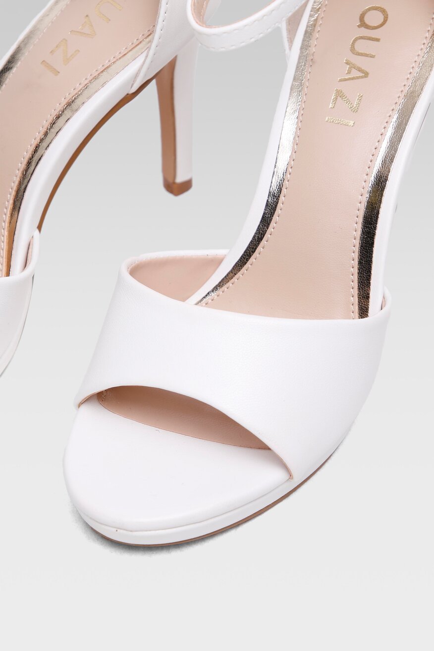 
                Quazi - Sandały na obcasie - 5904248338831