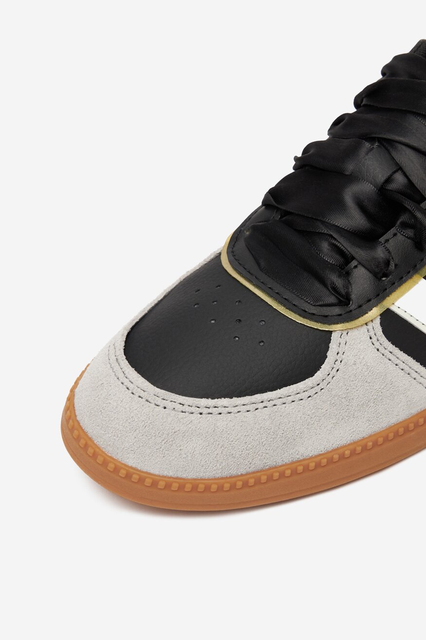 Спортни обувки adidas ЧЕРЕН - 5906751168004
