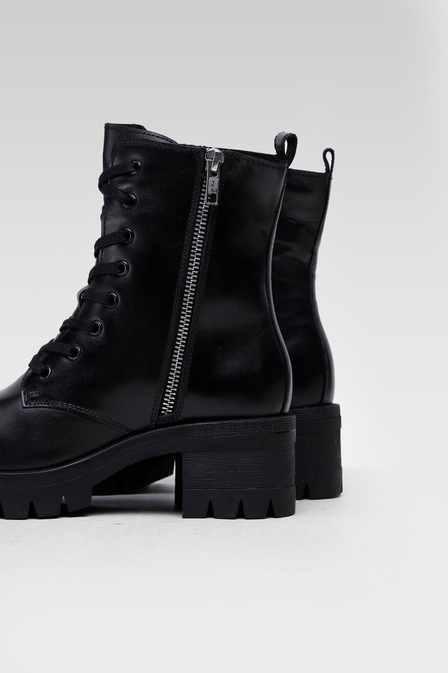 
                Lasocki - Skórzane trzewiki czarne - 5903698986333