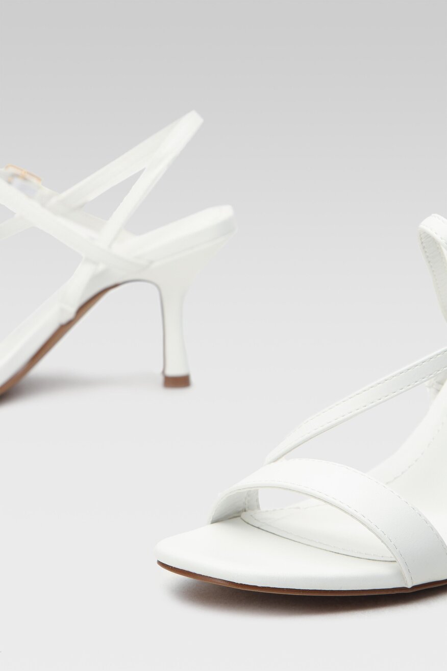 
                Jenny Fairy - Sandały pastelowe białe - 5904248701420