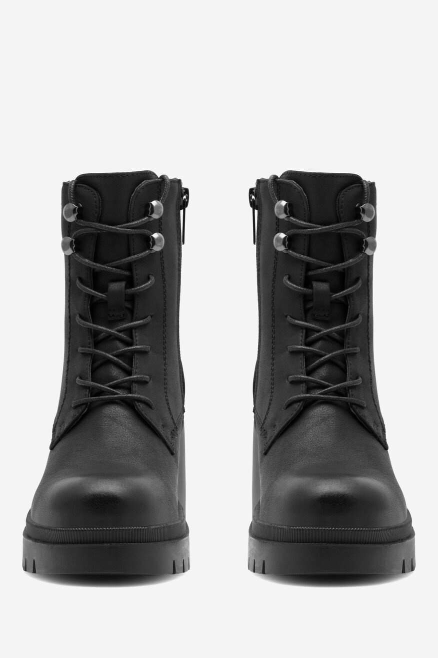 
                Clara Barson - Trzewiki na słupku - 5905588022589