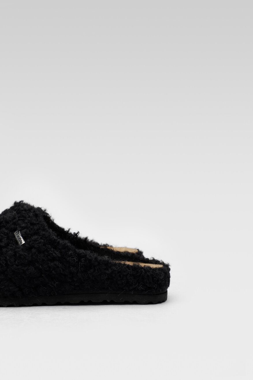 
                Inblu - Kapcie czarne - 5904862186023