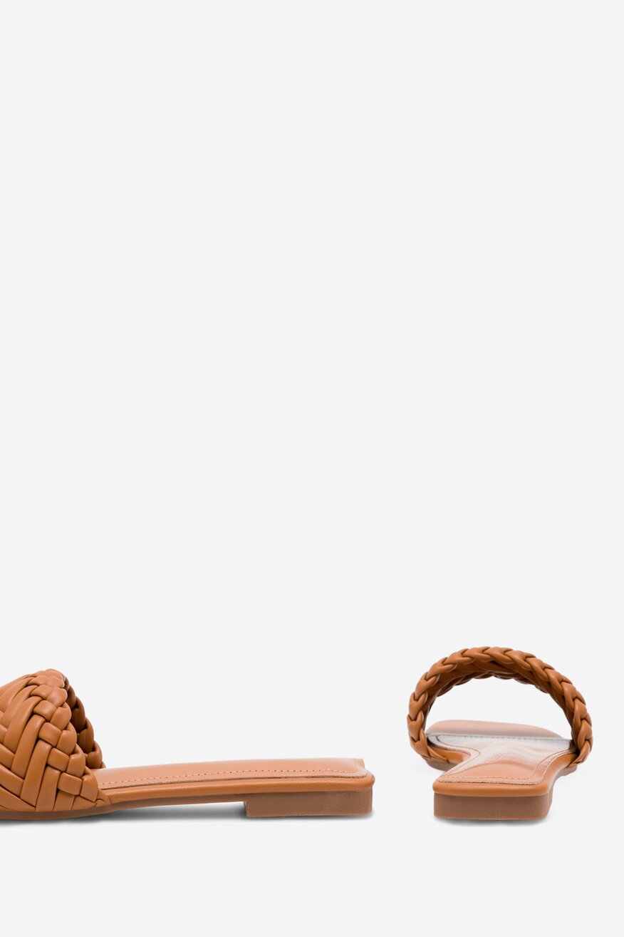 
                Шльопанець DeeZee ВЕРБЛЮЖИЙ - 5905588542322