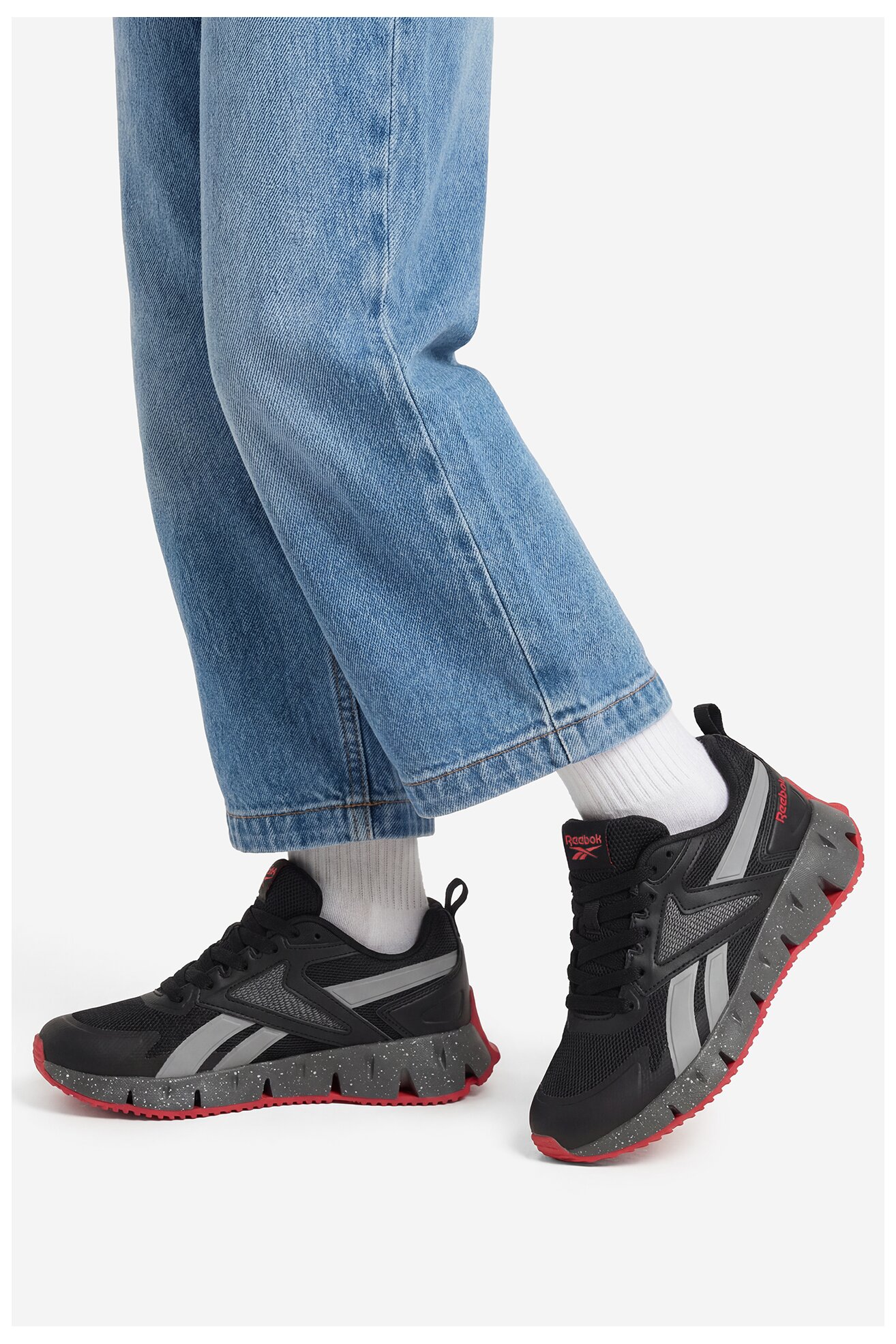 Спортни обувки Reebok CEO-ZIG VECTOR AR30153BBRN ЧЕРЕН