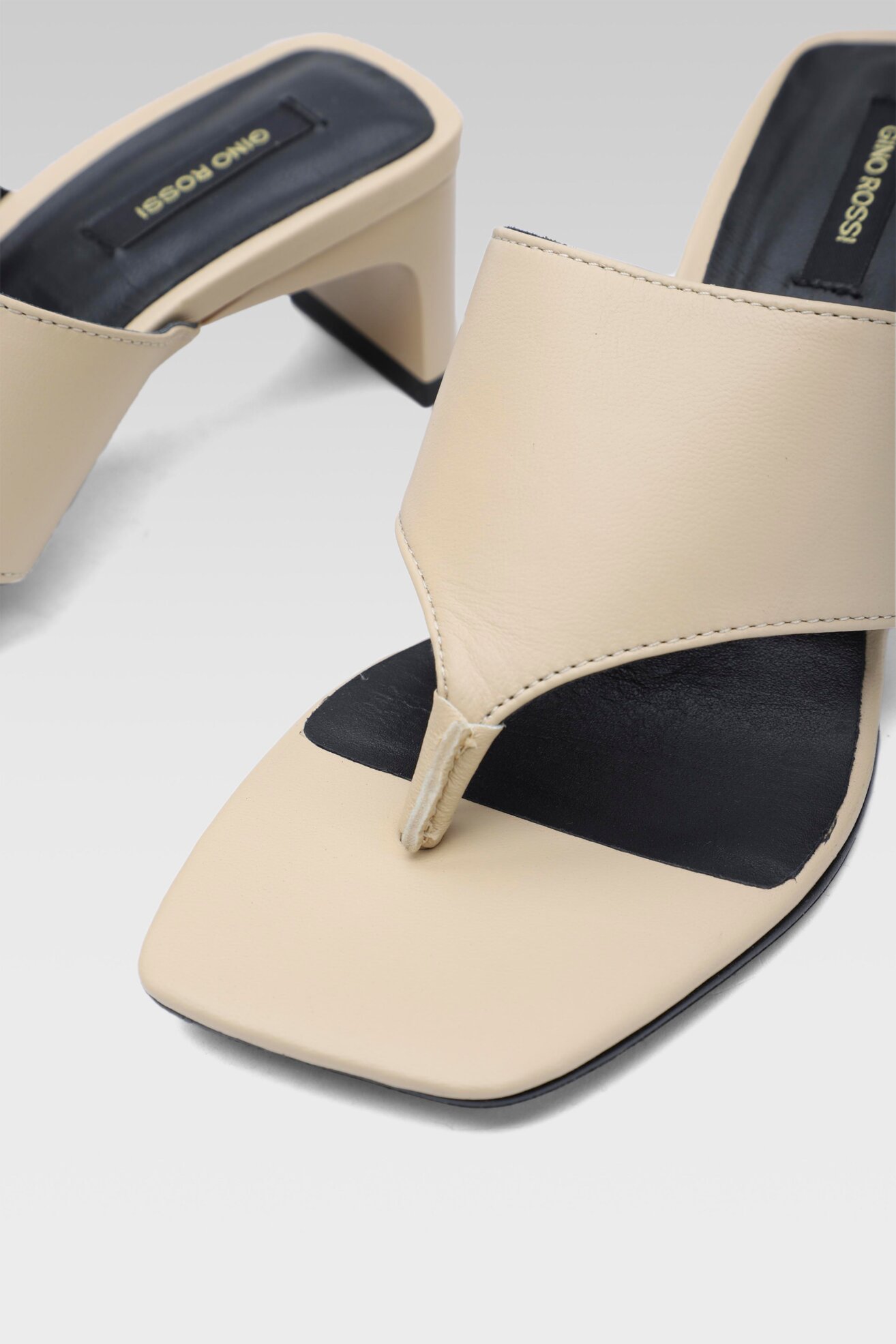 Klapki Gino Rossi P821 Beżowy