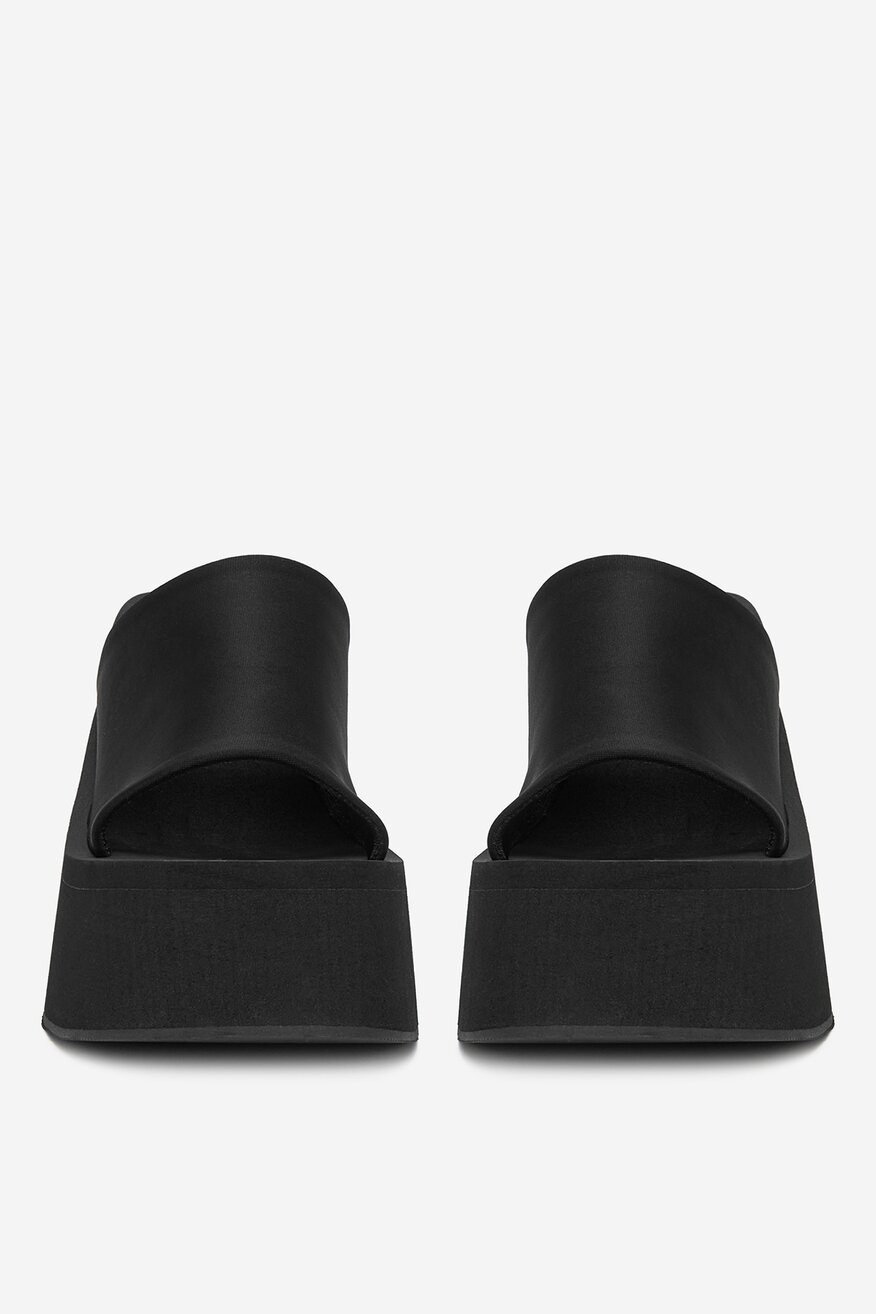 
                Шльопанець DeeZee ЧОРНИЙ - 5906751114513