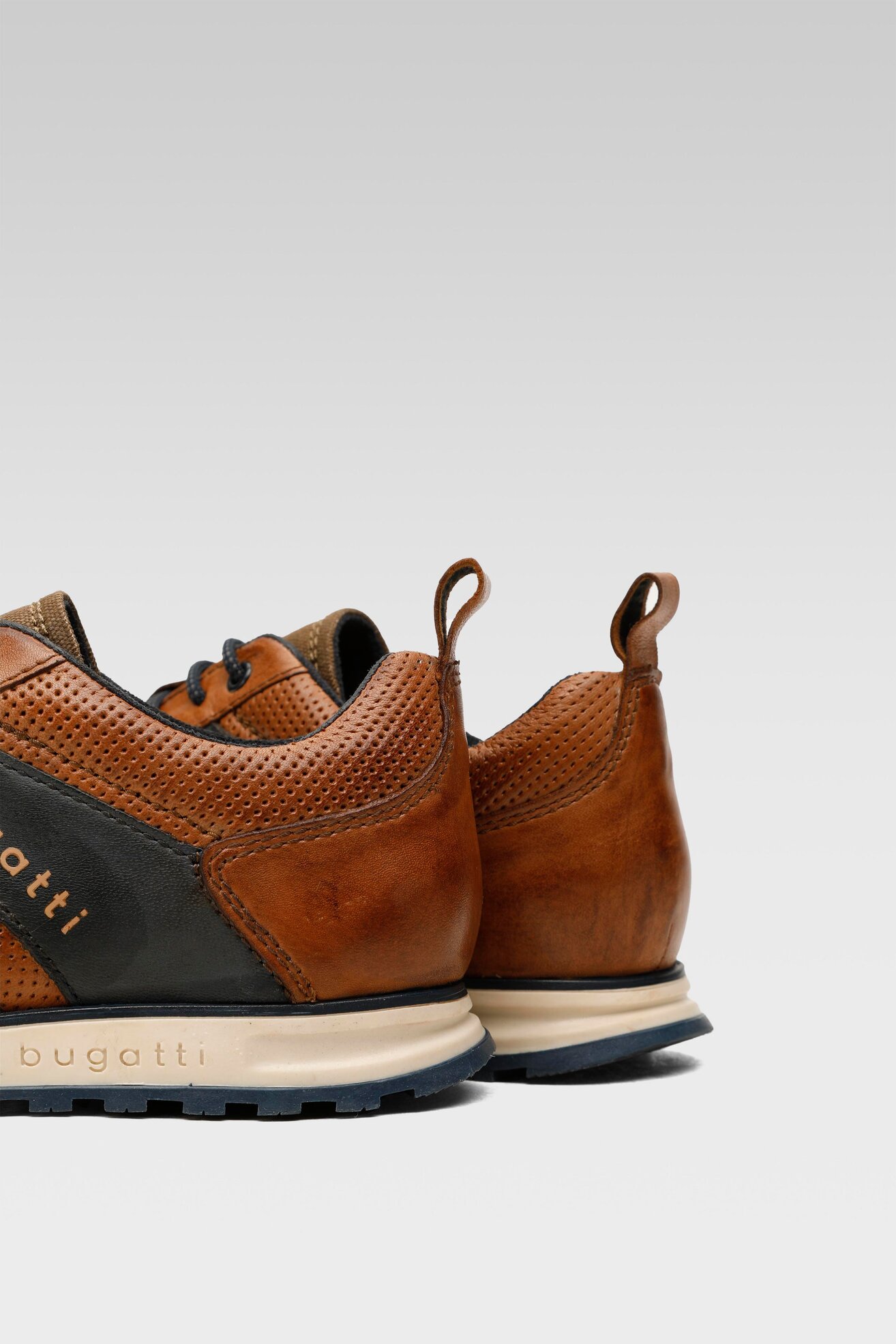 Sneakers Bugatti 335-A0208-4000-6300 Brązowy