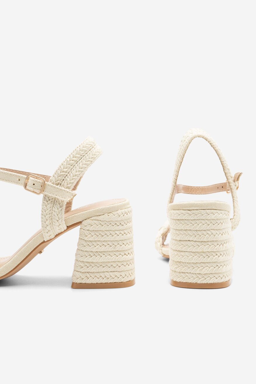 
                Сандалі DeeZee БЕЖЕВИЙ - 5904862697741