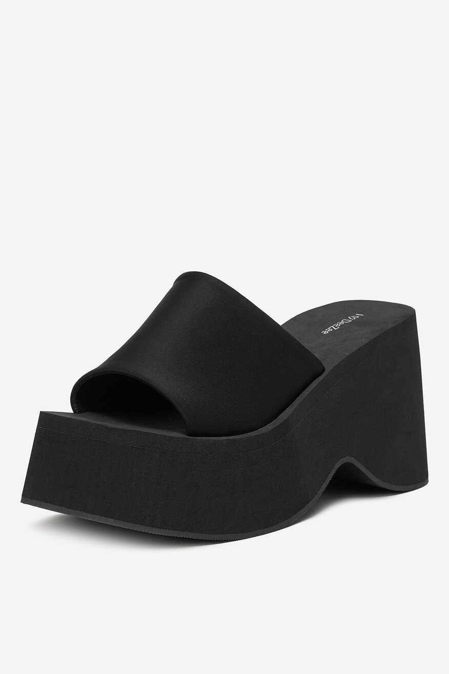 
                Шльопанець DeeZee ЧОРНИЙ - 5906751114513