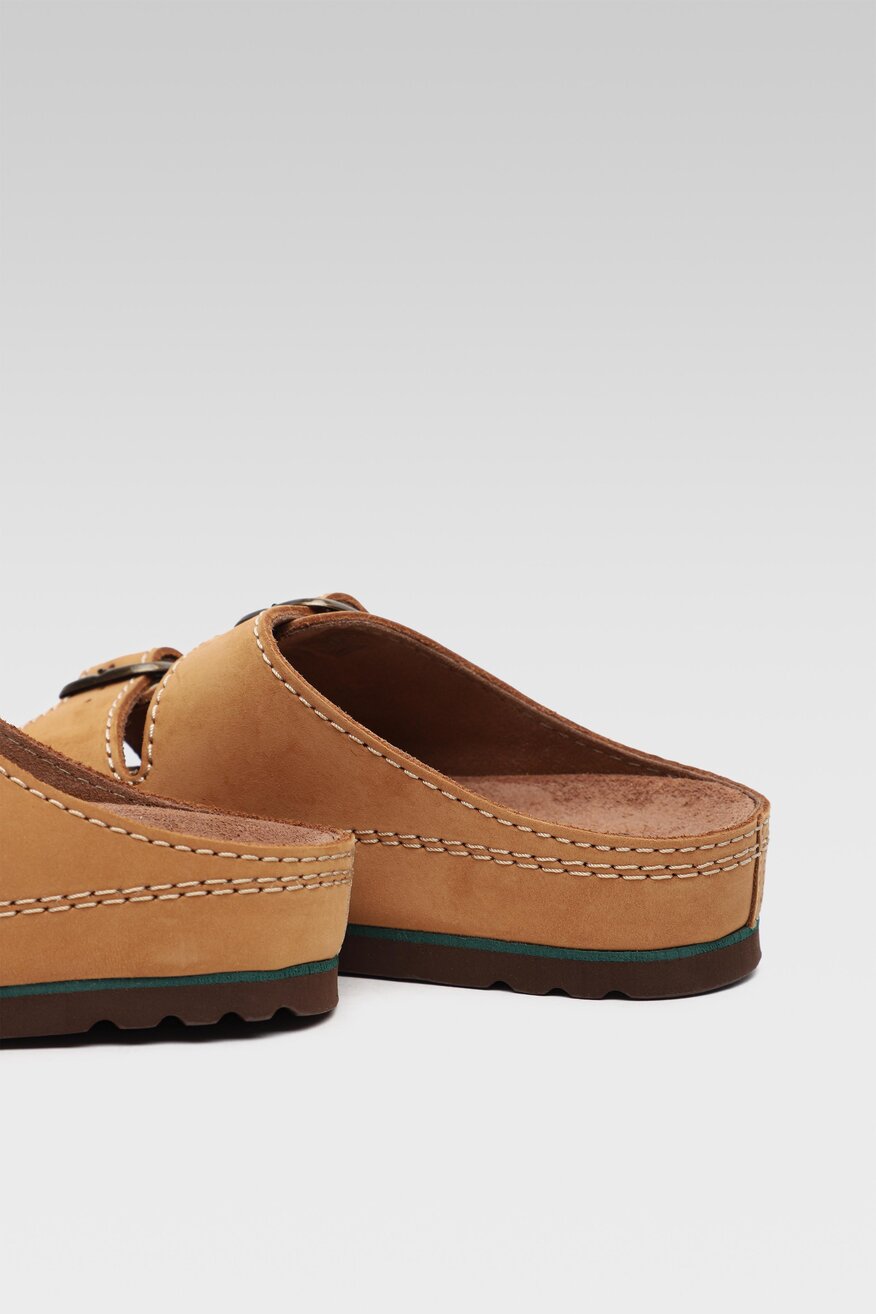 
                Scholl - Skórzane klapki brązowe - 5903698886992