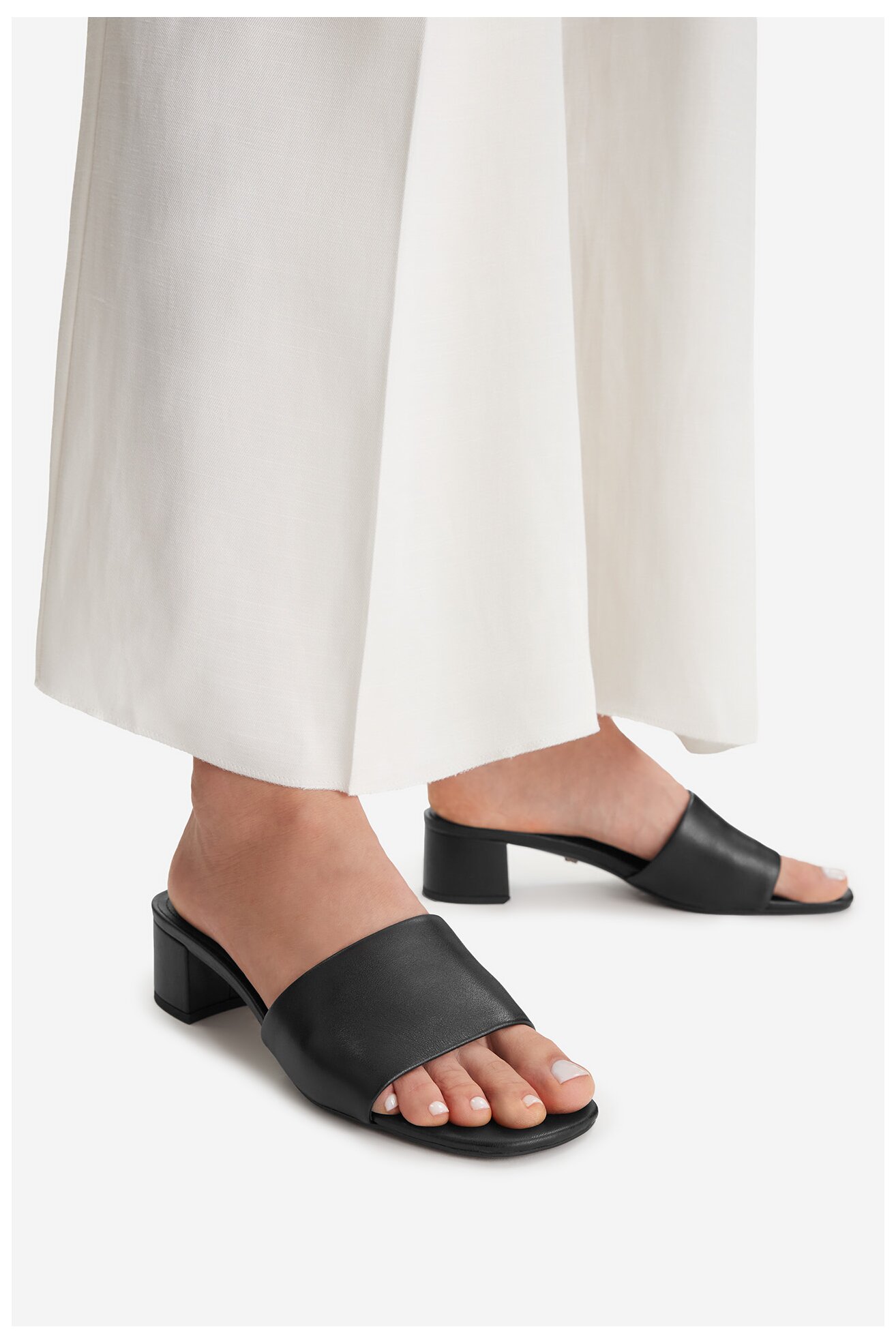 Klapki Gino Rossi C-V2399L-1-1 Czarny