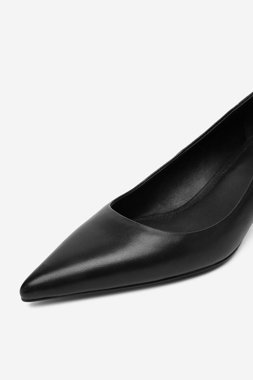 
                Туфлі-Човники Gino Rossi ЧОРНИЙ - 5906751441343