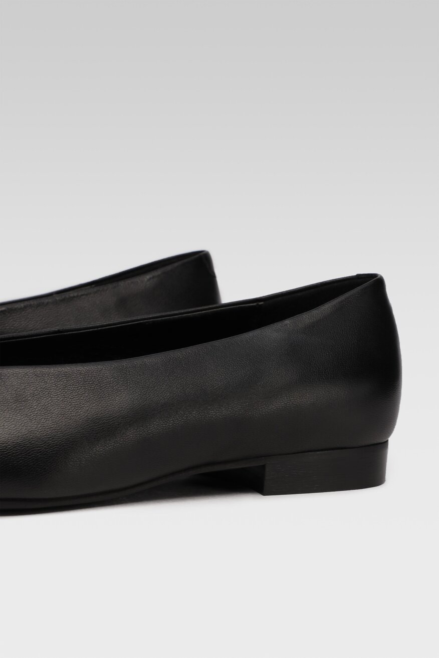 
                Gino Rossi - Skórzane baleriny z wycięciami - 5903698383811