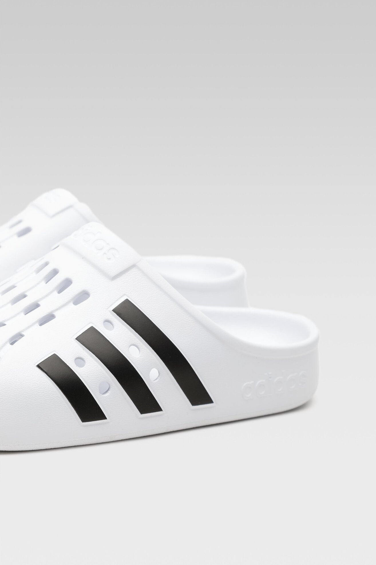 Klapki basenowe adidas ADILETTE CLOG FY8970 Biały