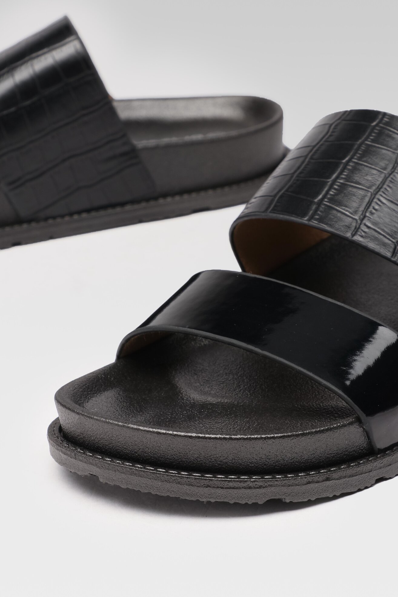 Klapki Bassano WFA1084-1 Czarny