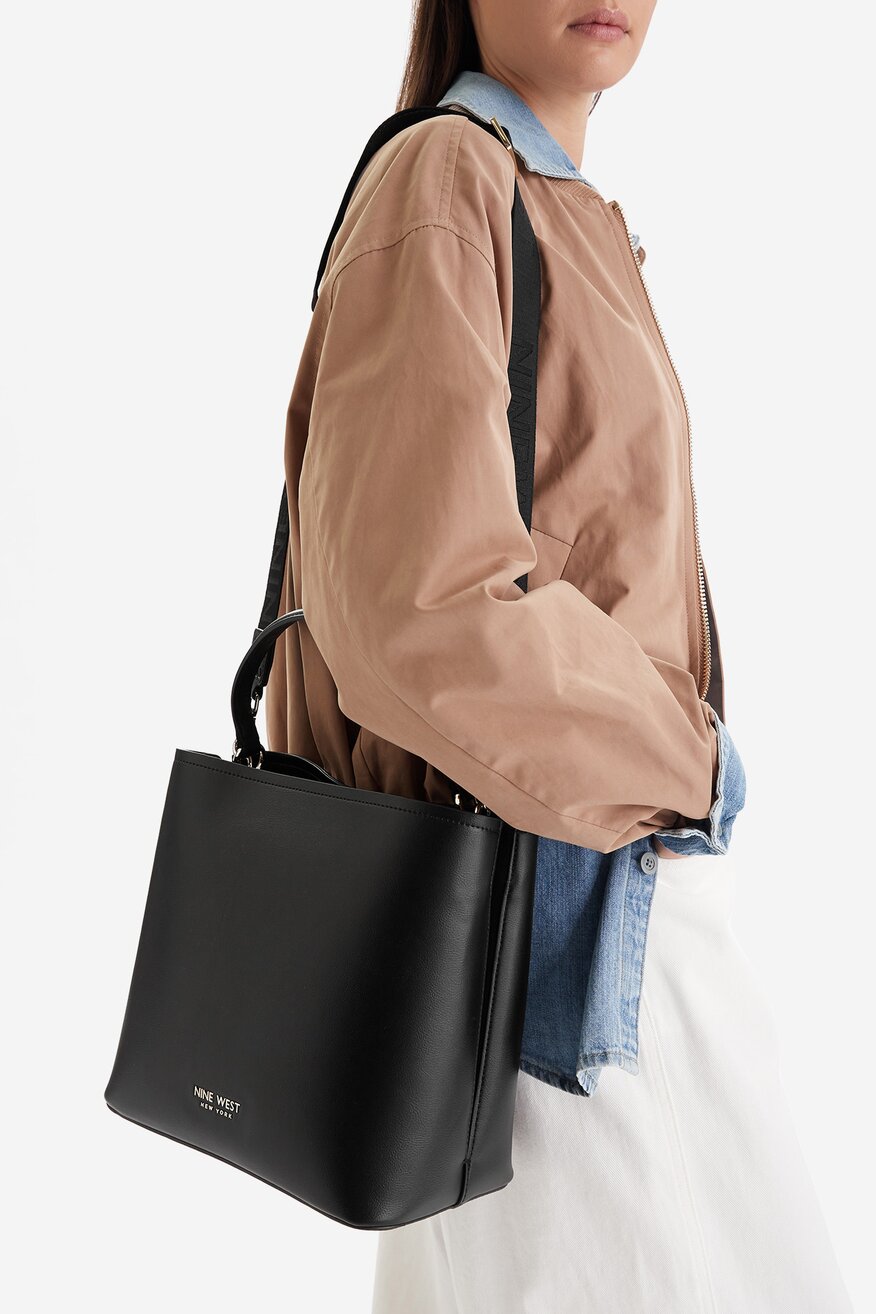 
                Дамска чанта NINE WEST ЧЕРЕН - 5906751545287