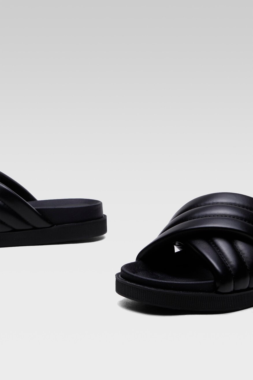 
                Jenny Fairy - Klapki czarne - 5904248681517