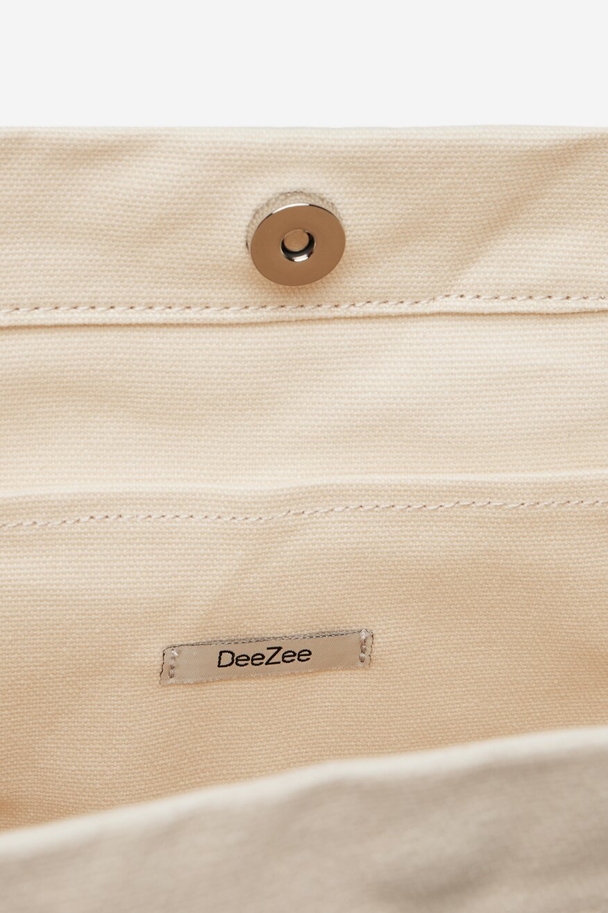 
                Дамска чанта DeeZee БЕЖОВ - 5906751072233