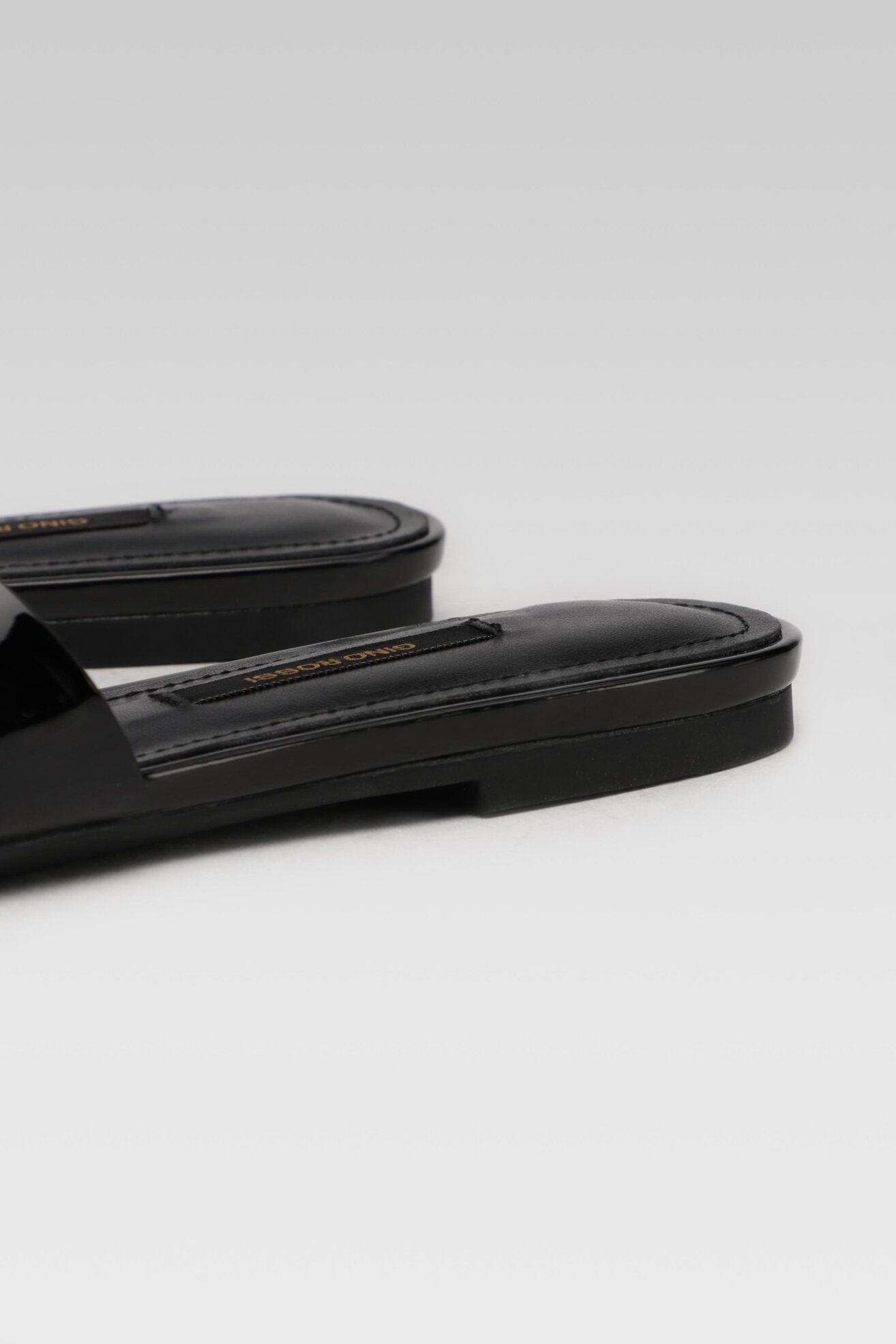 Klapki Gino Rossi V608-01-1 Czarny