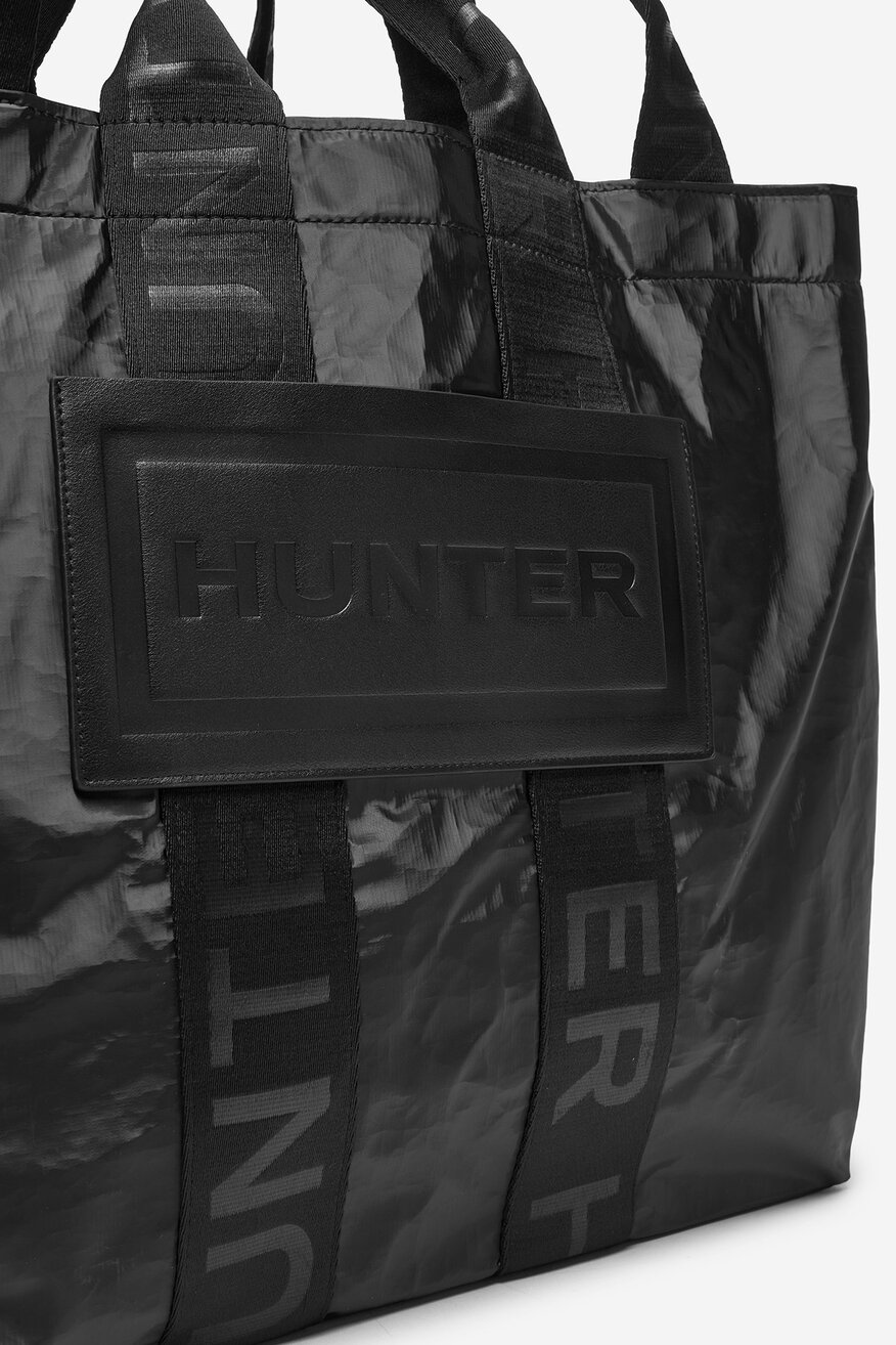 
                        Kézitáska HUNTER C-HTR-K-014-06 FEKETE - 5906751399255