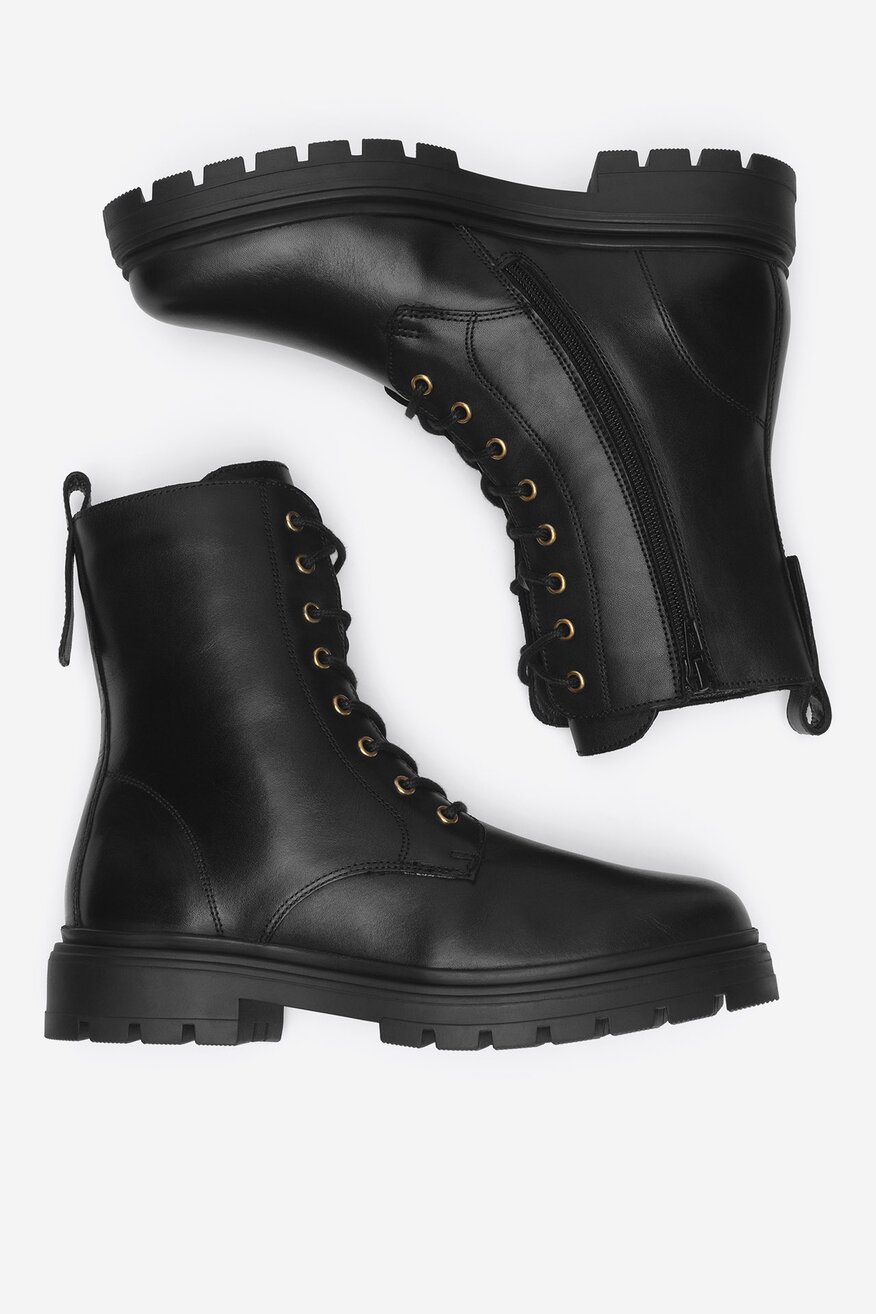 
                Šněrovací vyšší obuv Lasocki Young ČERNÁ - 5905588944645