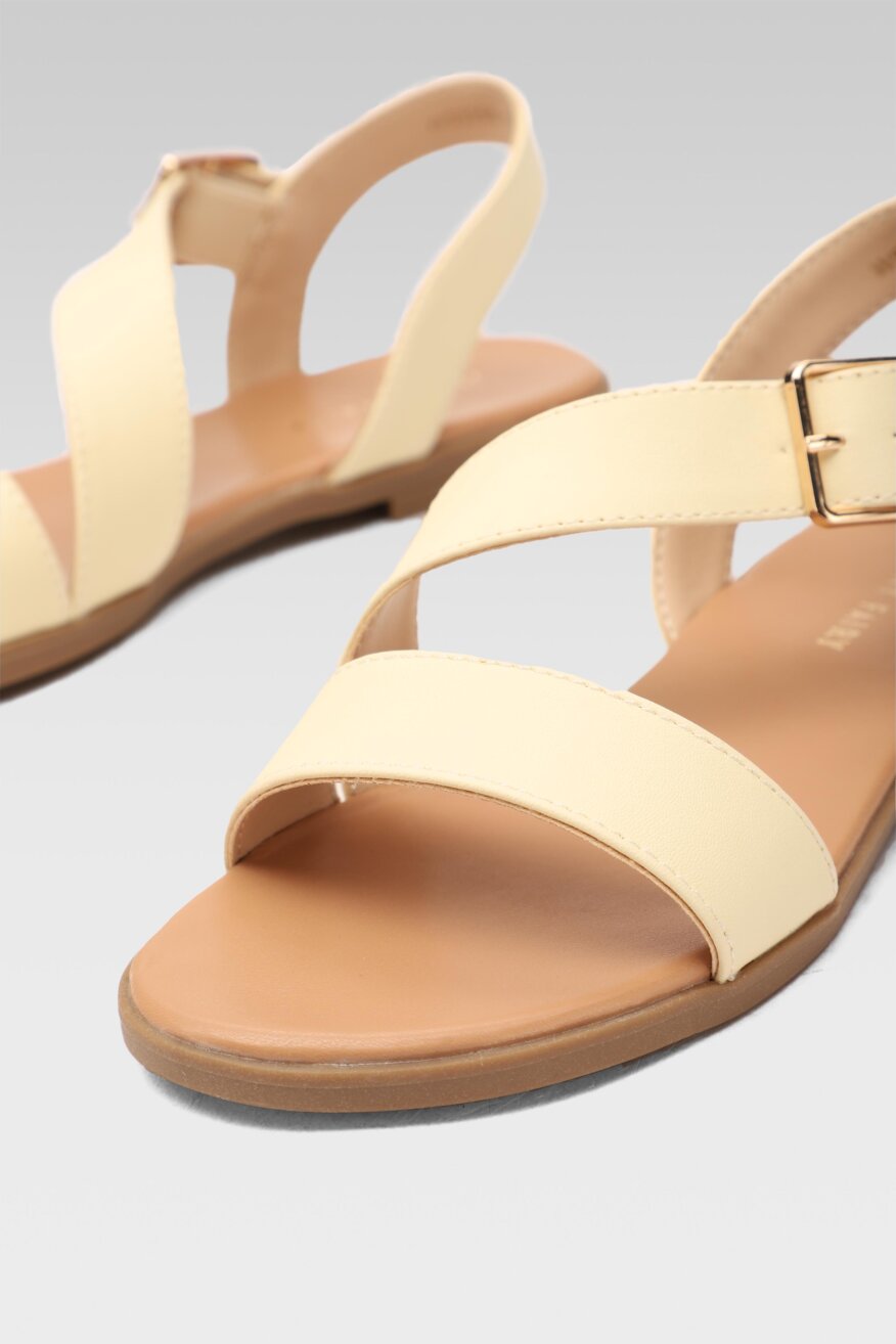 
                Jenny Fairy - Sandały żółte ze sprzączką - 5903698638973