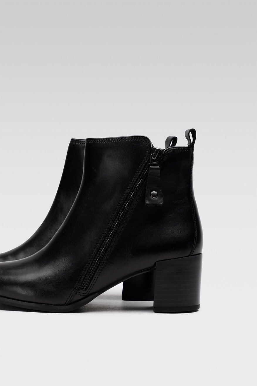 
                Lasocki - Botki skórzane na słupku - 5904862109435