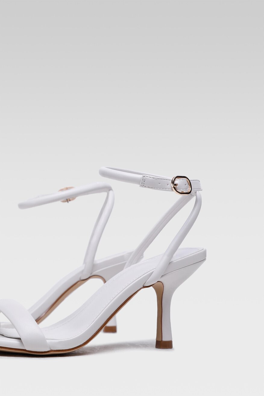 
                Jenny Fairy - Sandały pastelowe białe - 5904248700126