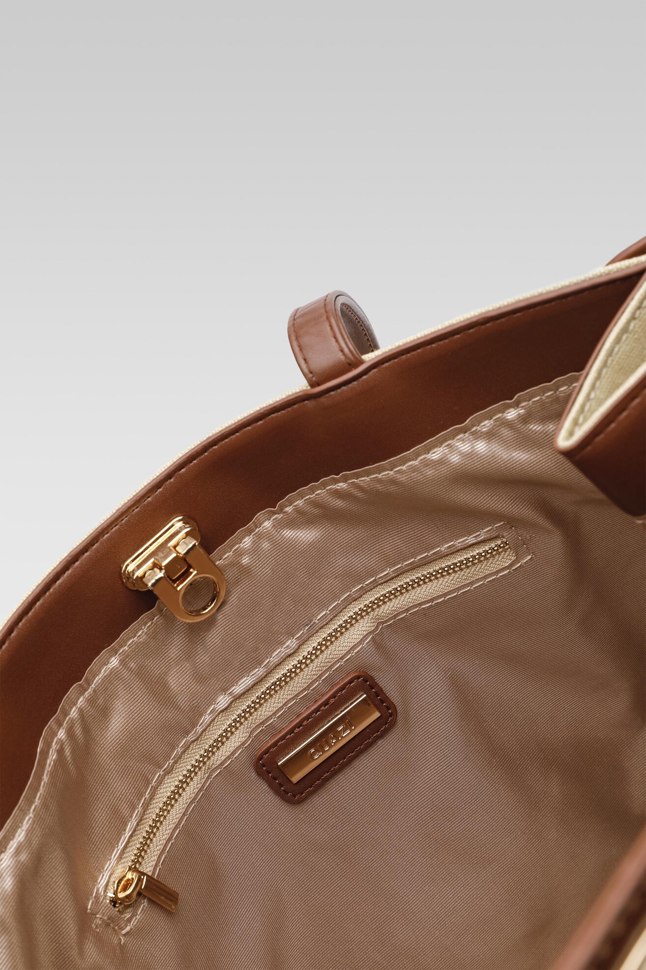 Дамска чанта Quazi MQH-J-018-02 БЕЖОВ