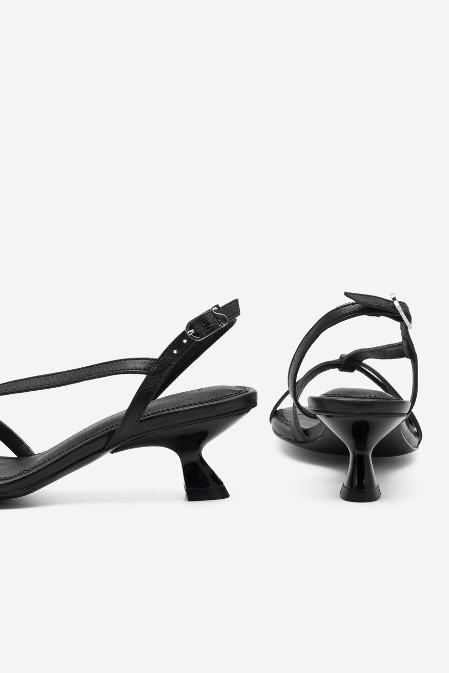 
                SIMPLE - Skórzane sandały czarne - 5904862667522