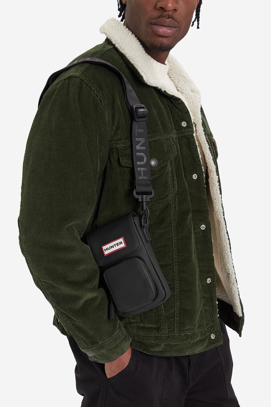 
                Дамска чанта HUNTER ЧЕРЕН - 5906751510926