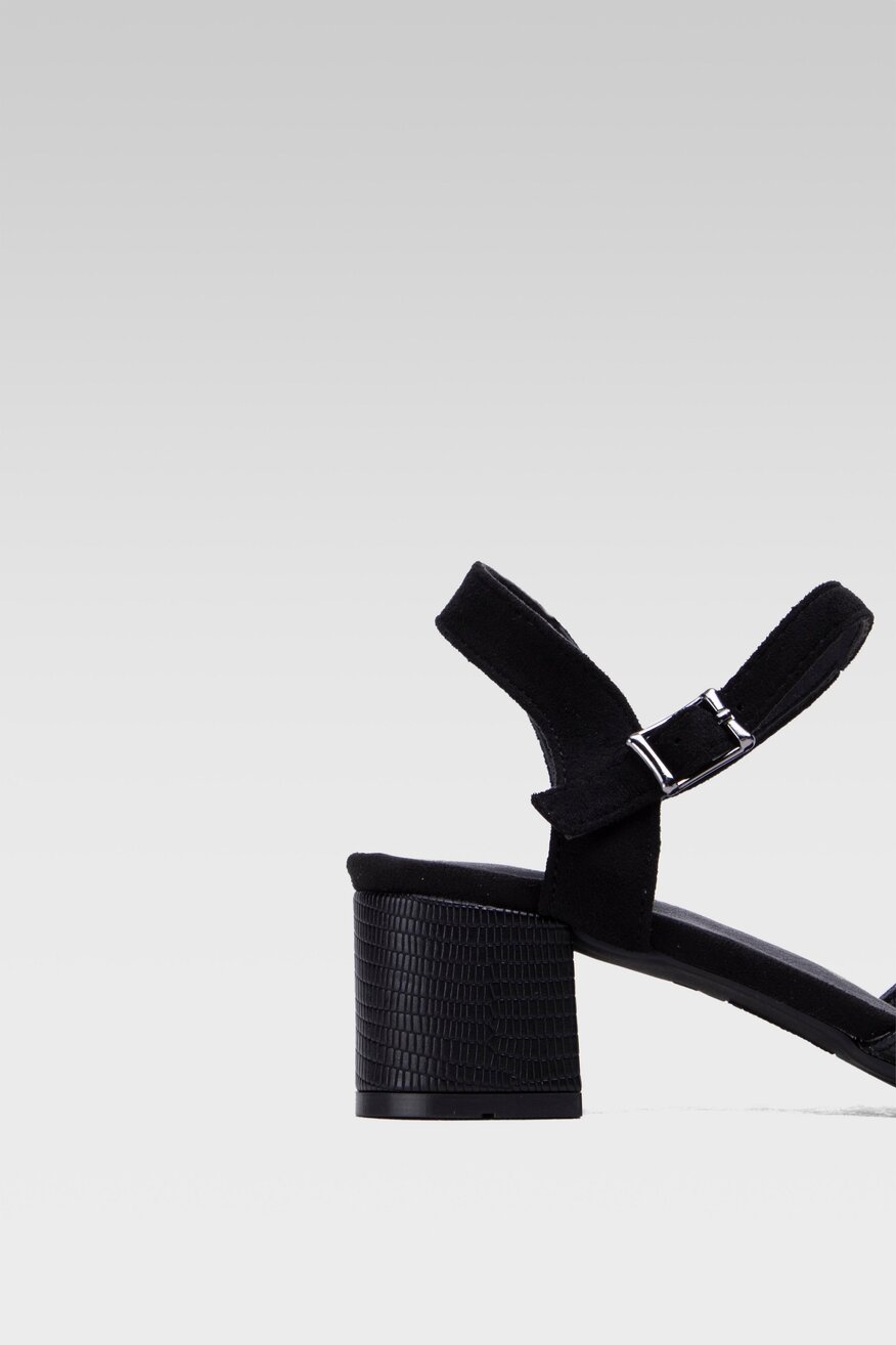 
                Clara Barson - Sandały na niskim obcasie - 5904248638863