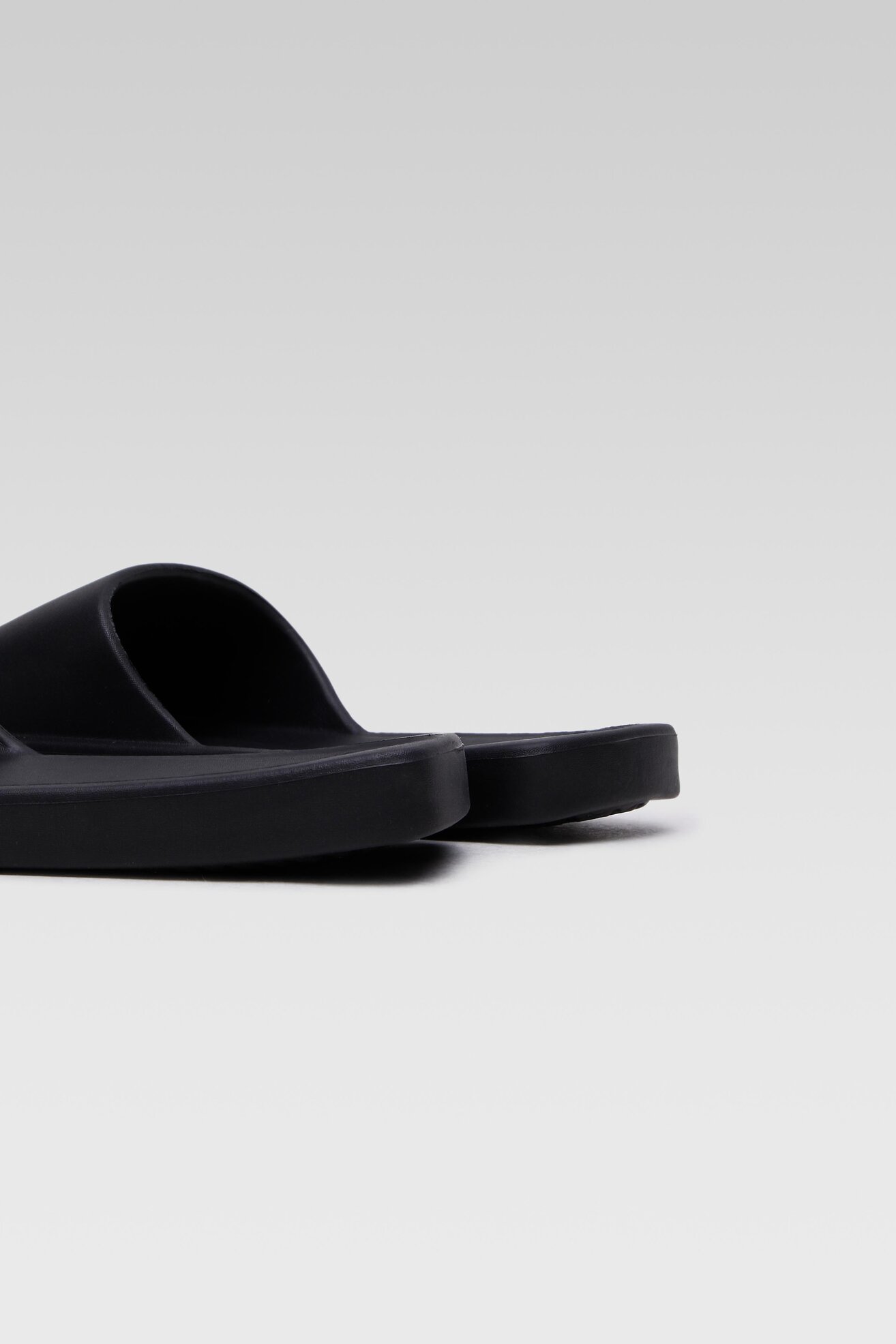 Klapki basenowe Bassano P1047044 Czarny