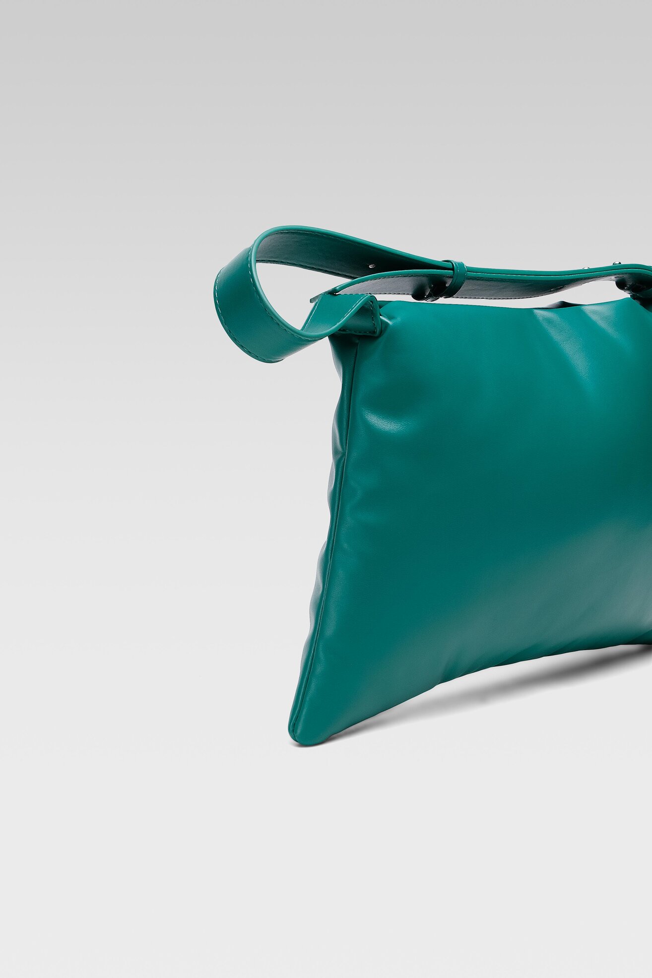 Дамска чанта DeeZee MDH-J-010-70-01 ЗЕЛЕН