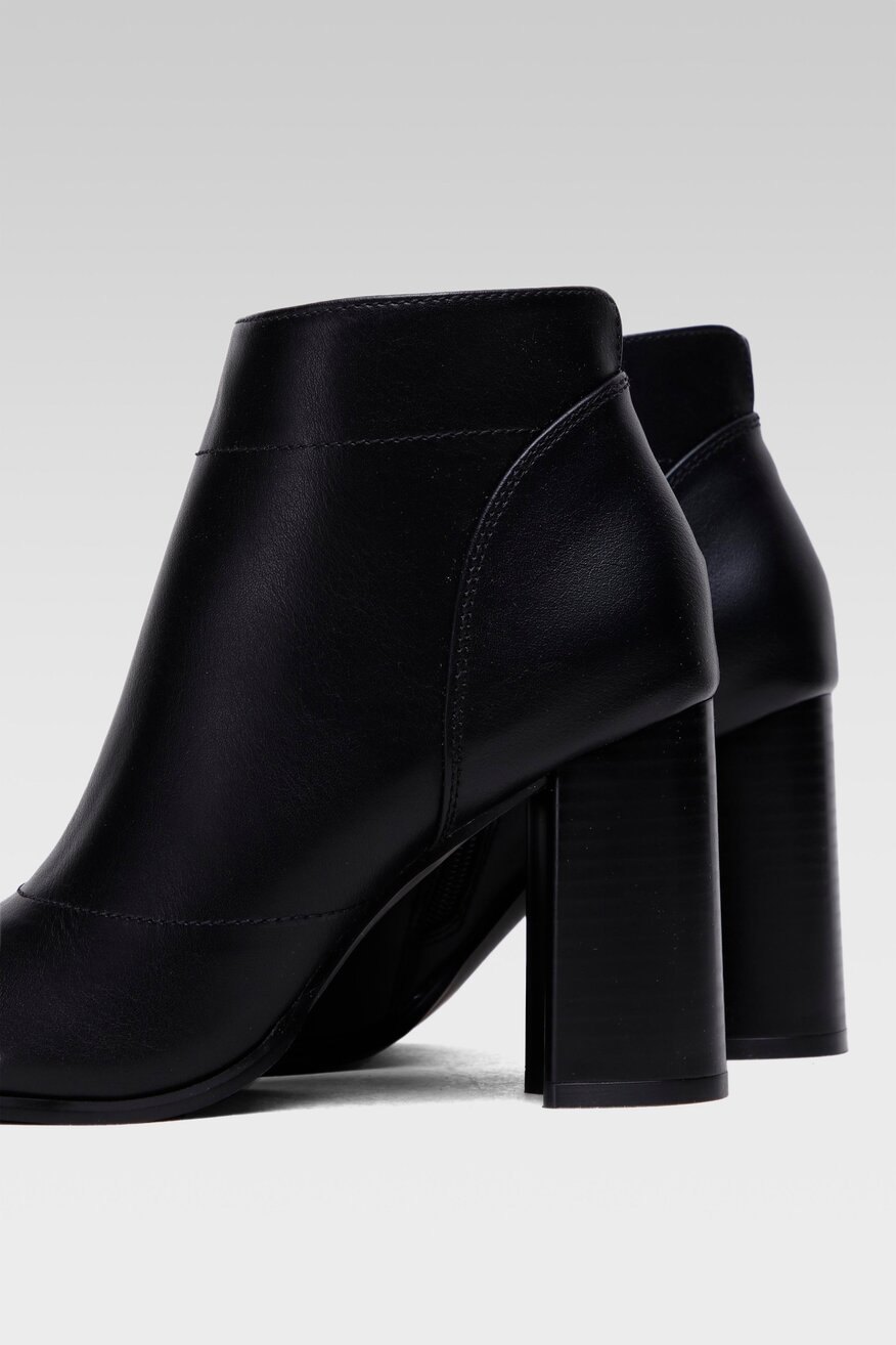 
                Jenny Fairy - Botki typu peep toe czarne - 5904248164676