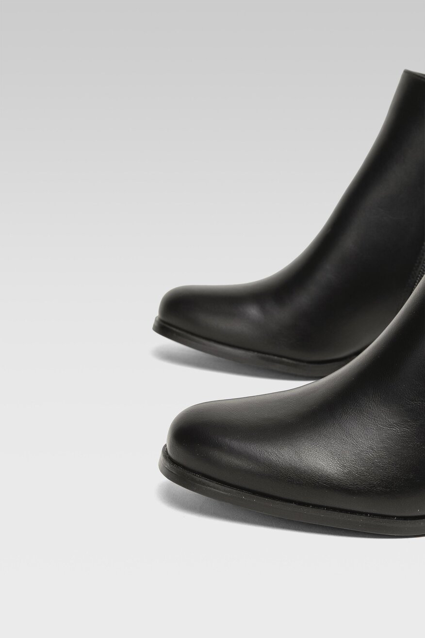 
                Clara Barson - Botki czarne - 5904862156095