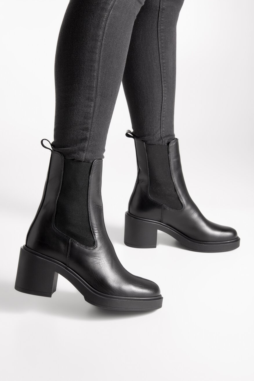 
                Gino Rossi - Botki skórzane na słupku - 5905588844983