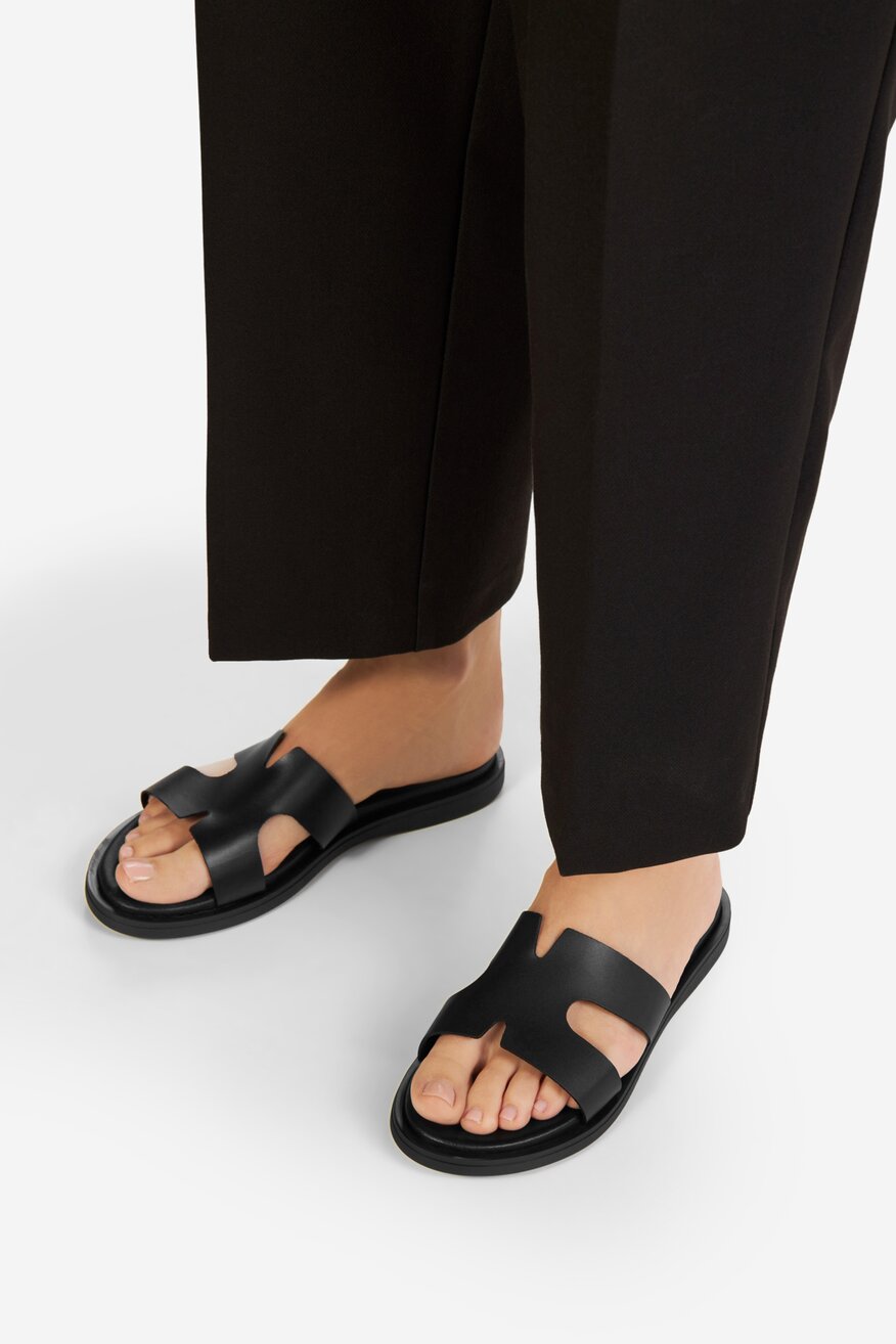 
                Șlapi Gino Rossi NEGRU - 5906751057315