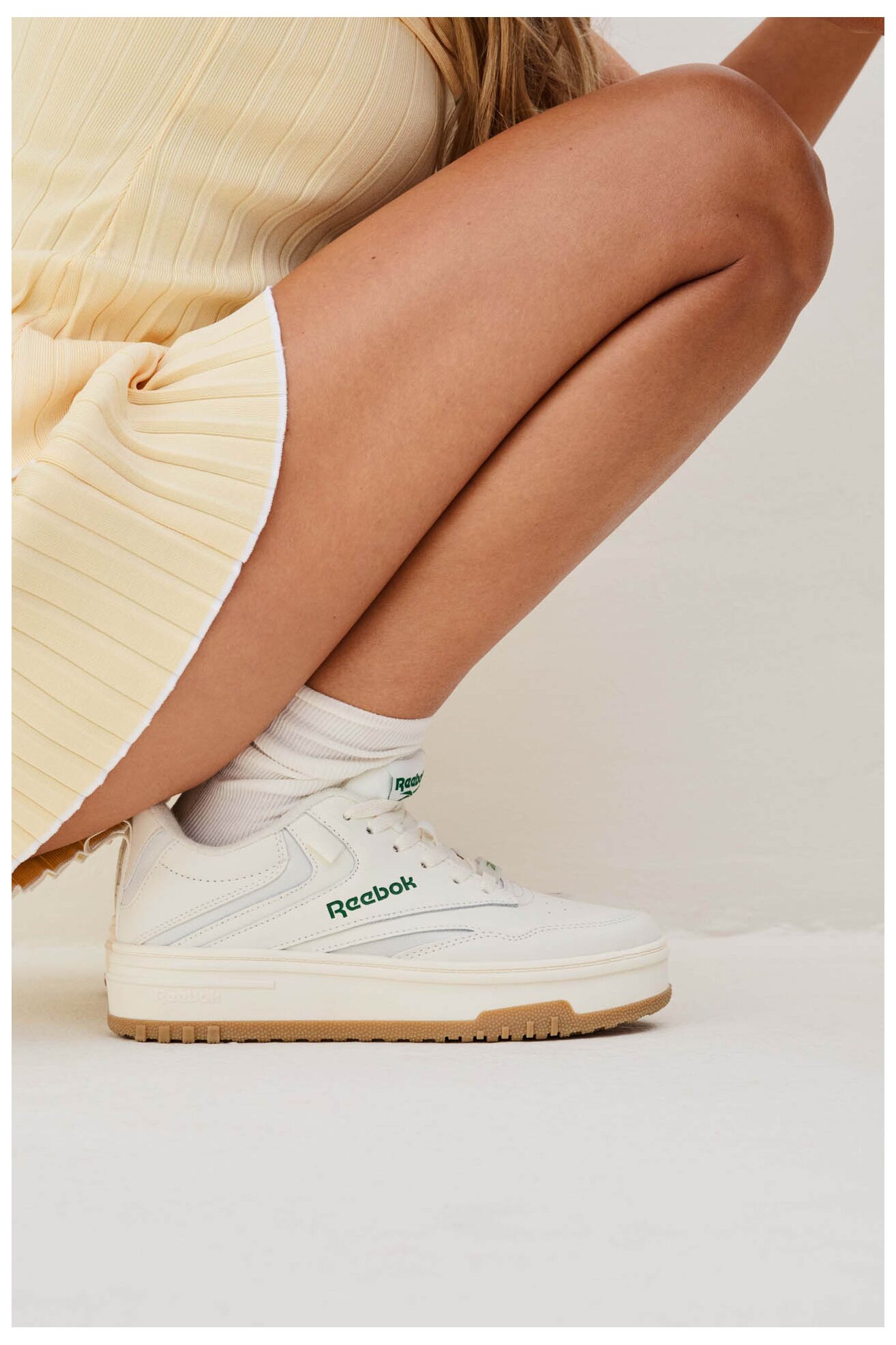 Sportovní obuv Reebok REE VAMP AR30240WCG KRÉMOVÁ