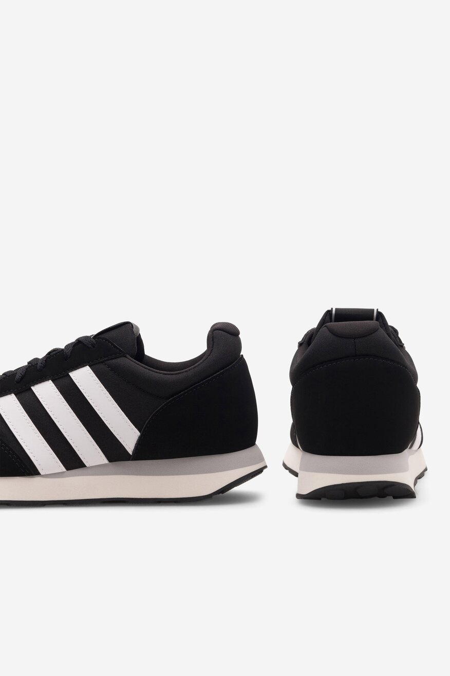 
                Кросівки спортивні adidas ЧОРНИЙ - 5904862856421