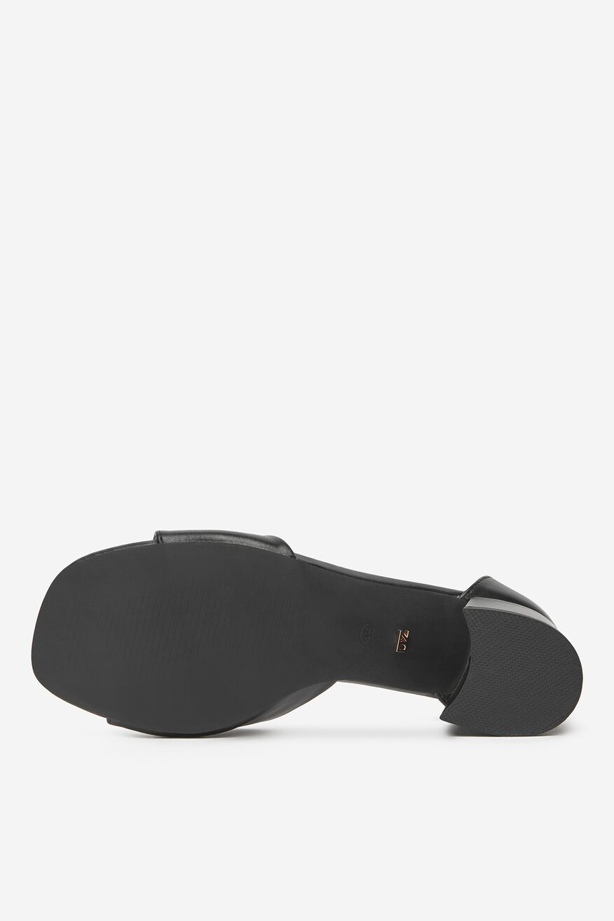 
                DeeZee - Sandały na słupku - 5906751094860