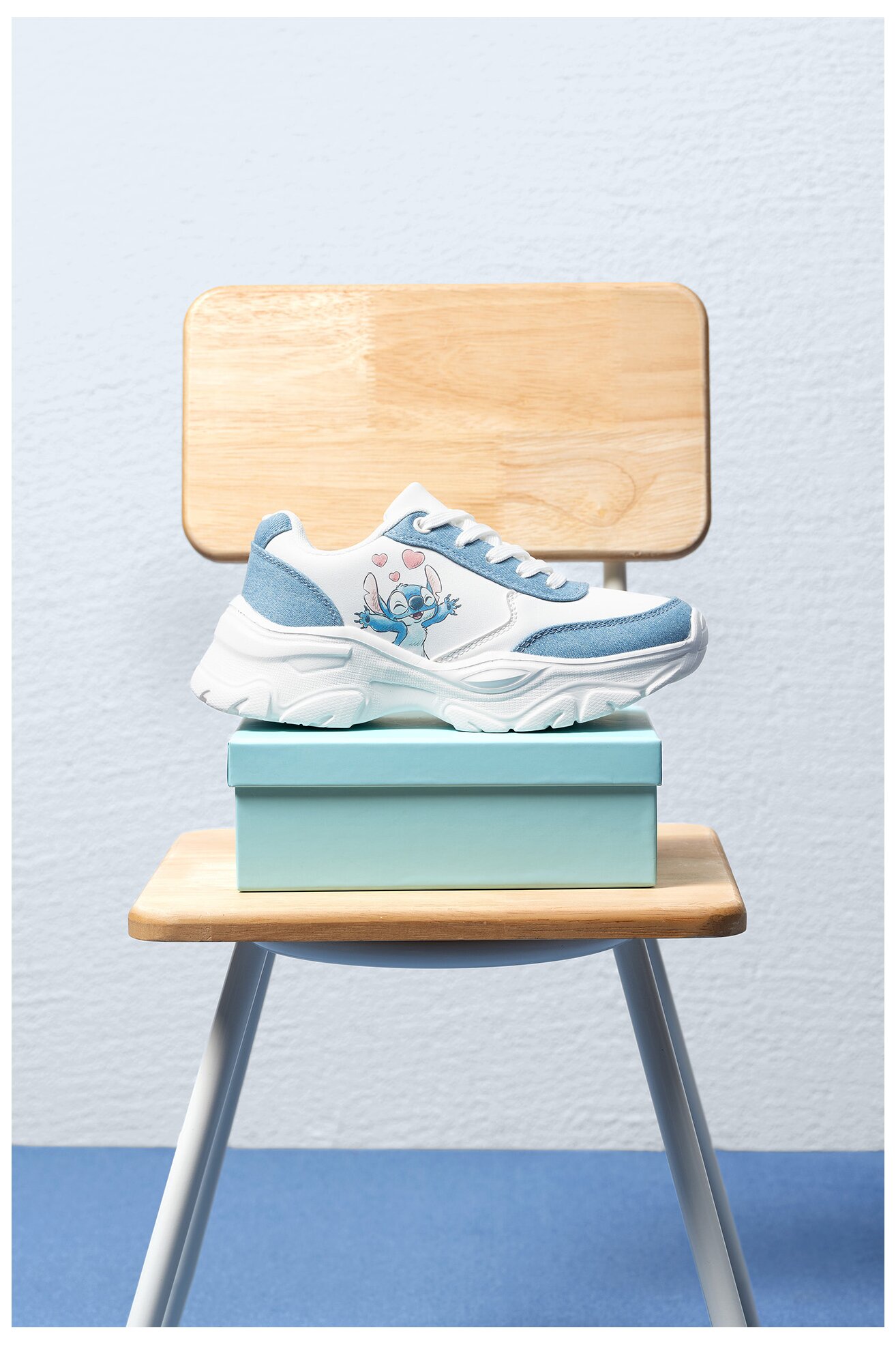 Obuwie sportowe Disney Classics CEO-BIC-AW25-318DCLS Biały