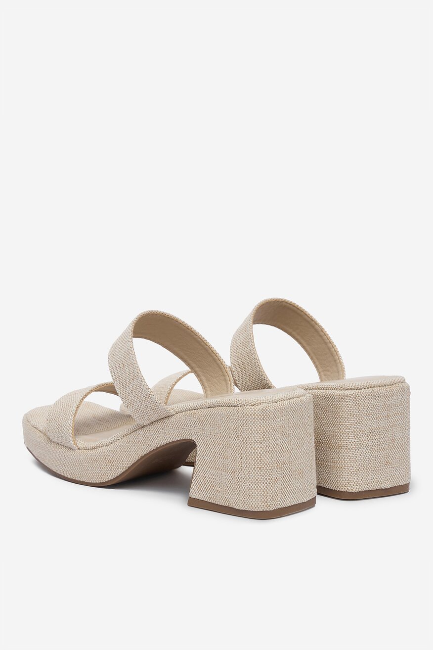 
                Шльопанець DeeZee БЕЖЕВИЙ - 5906751941386