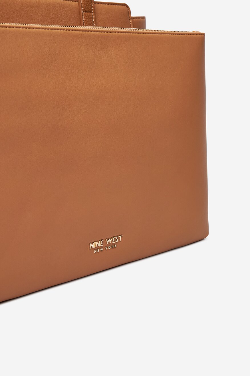 
                Дамска чанта NINE WEST КАМЕЛ - 5906751397091