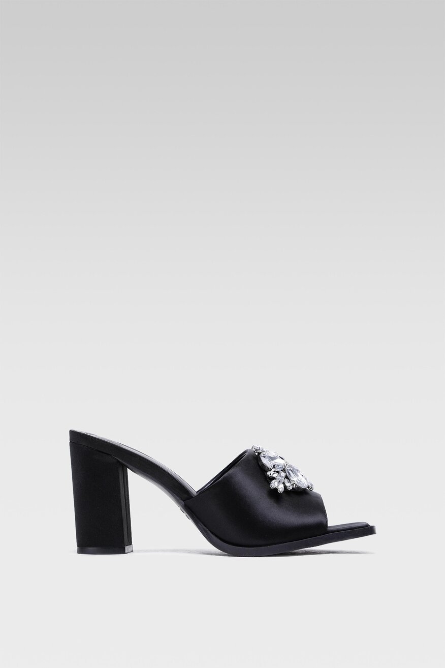 
                Jenny Fairy - Klapki na słupku z biżuterią - 5904248751784