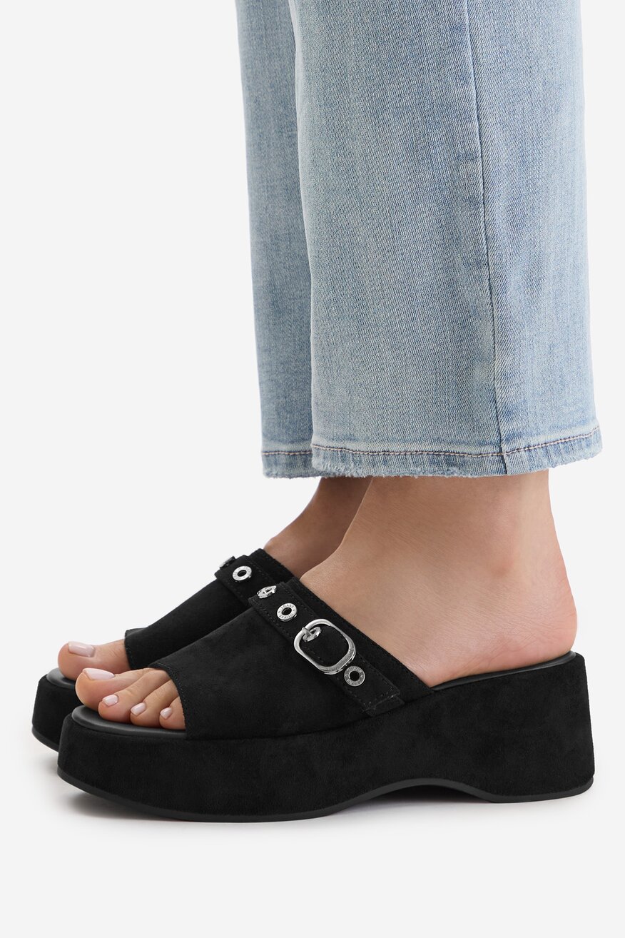 
                GUESS JEANS - Klapki - 5907964049876