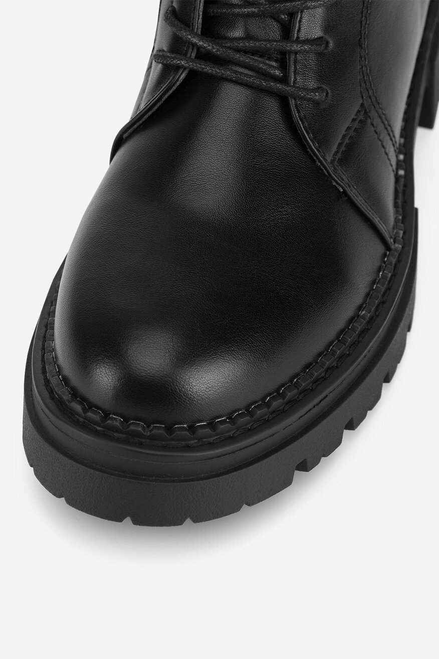 
                Боти Jenny Fairy ЧЕРЕН - 5905588905714