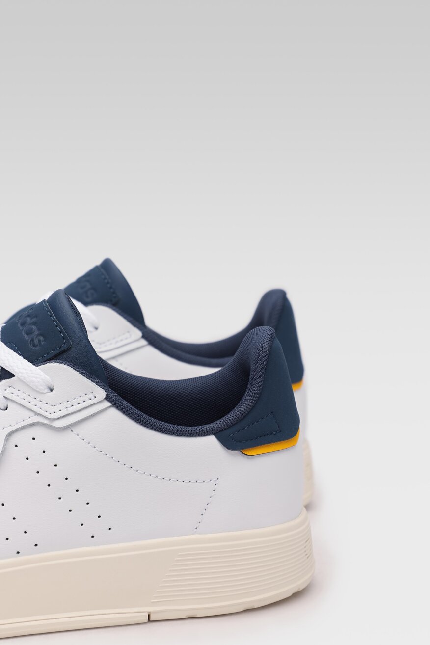 
                adidas - Obuwie sportowe pastelowe białe - 5903698261638