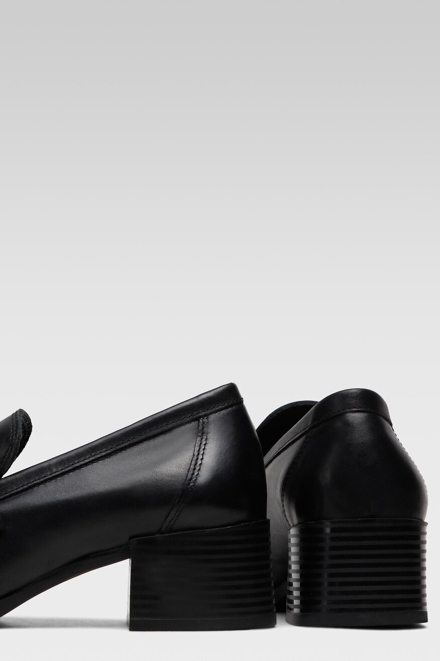 
                Gino Rossi - Lordsy skórzane na obcasie - 5904862014043