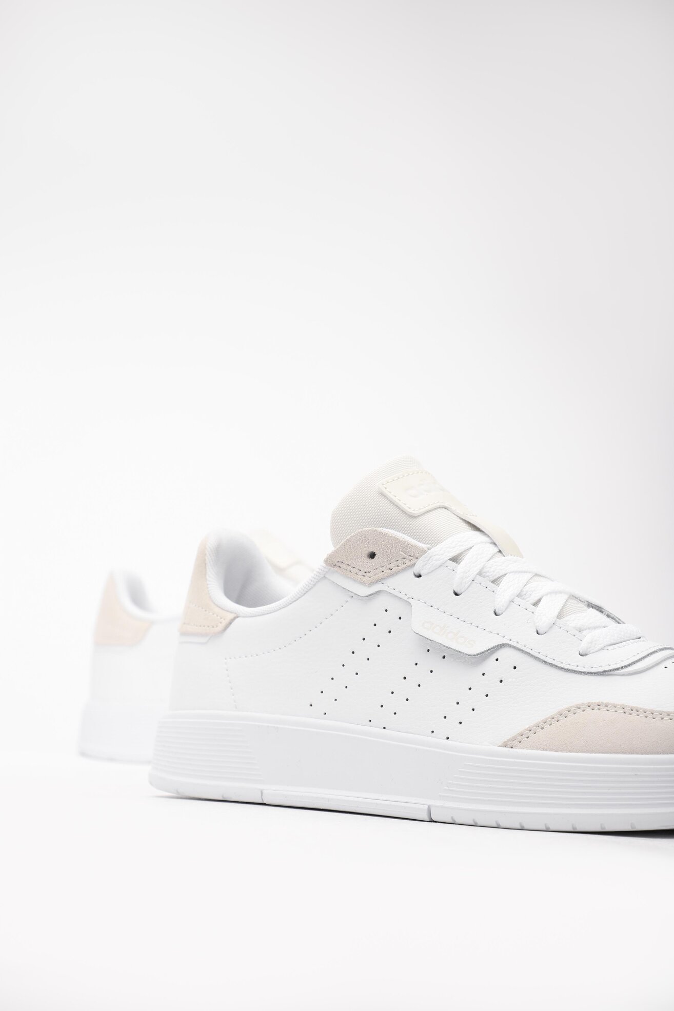 Obuwie sportowe adidas COURTROOK FY5933 Biały